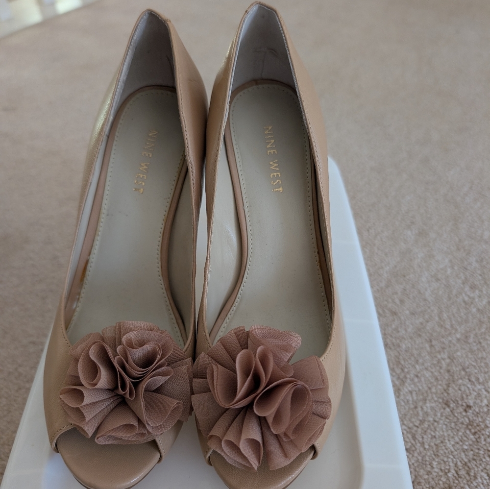 Nine West Beige Floral Peep Toe Heels